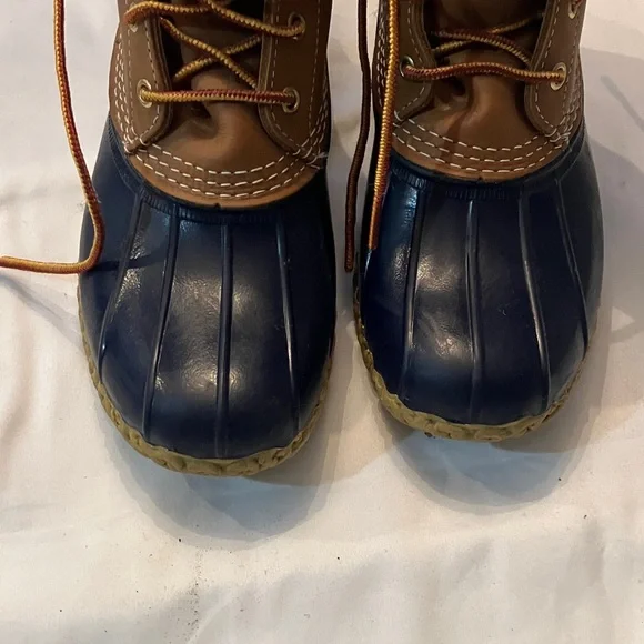 L.L. Bean navy blue bean boots - Picture 7 of 8